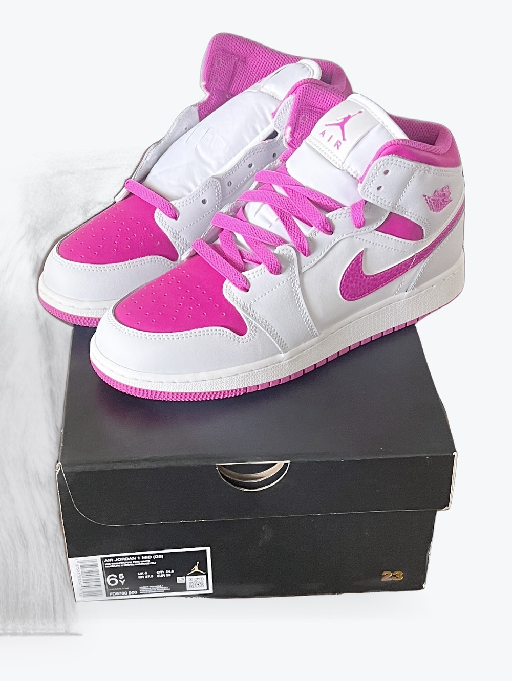 NIKE AIR JORDAN 1 MID 'FIRE PINK' (GS) SIZE 6.5 YOUTH/8 WOMAN
